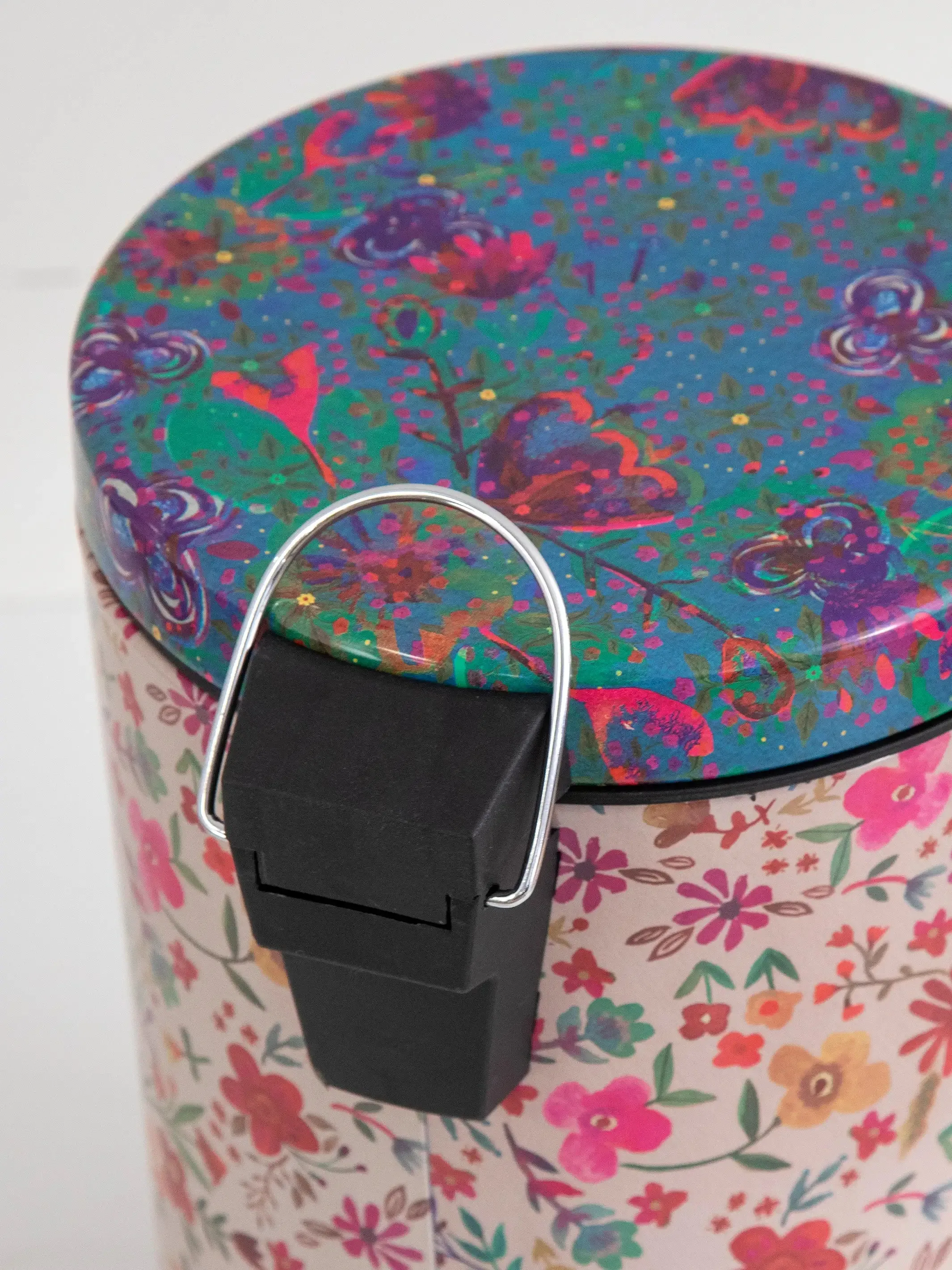 Bathroom Trash Can - Floral Border